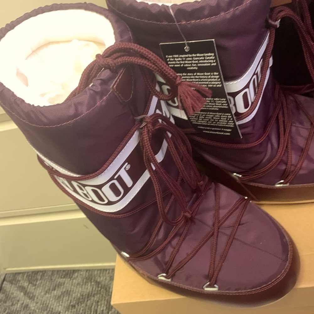 Brand new Moon Boots size 36-38